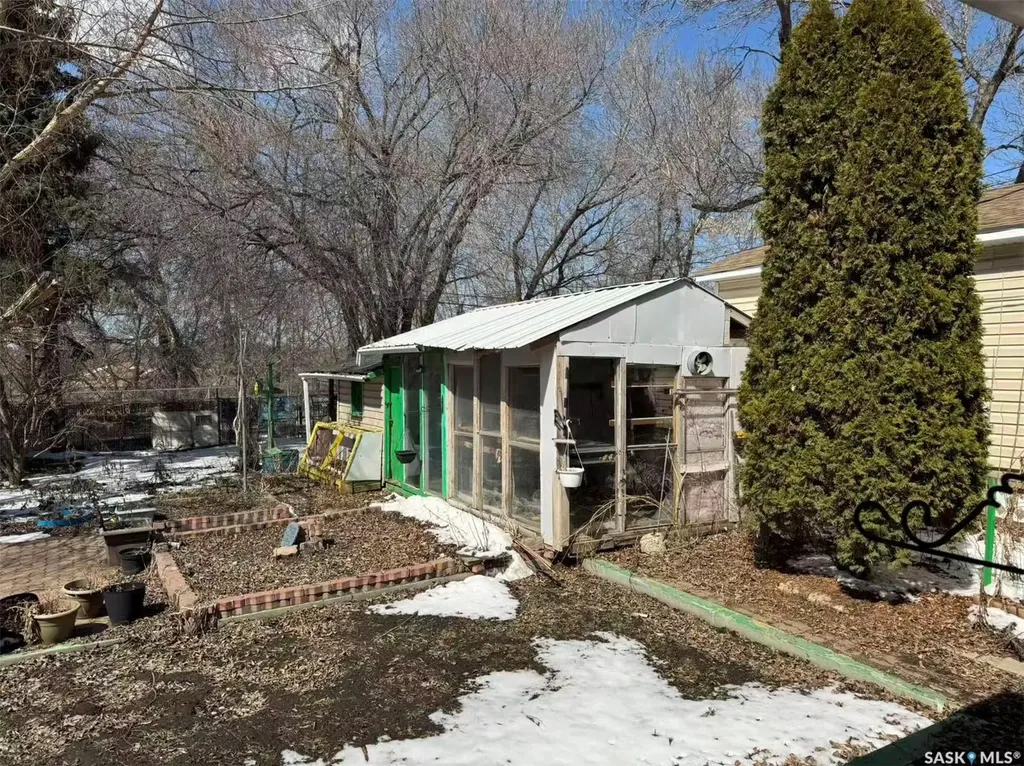 453 Vancouver Avenue S Saskatoon SK S7M 3N3