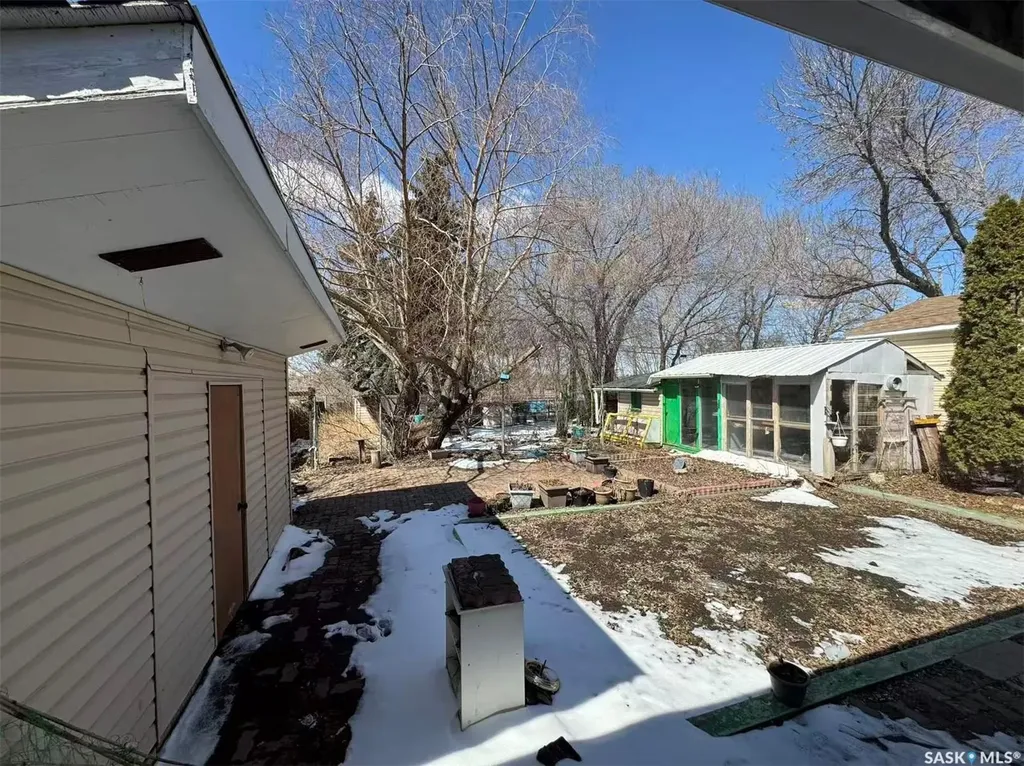 453 Vancouver Avenue S Saskatoon SK S7M 3N3