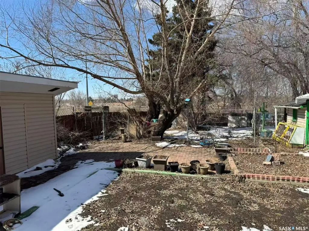 453 Vancouver Avenue S Saskatoon SK S7M 3N3