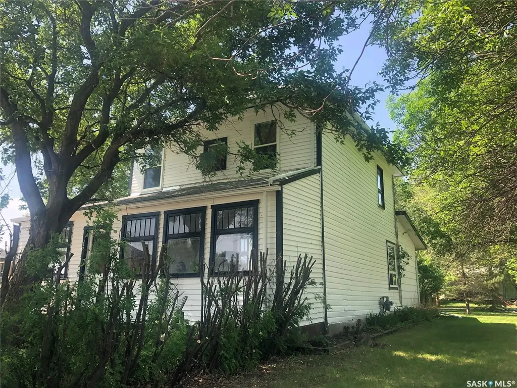 319 Carlyle Street Arcola SK S0C 0G0