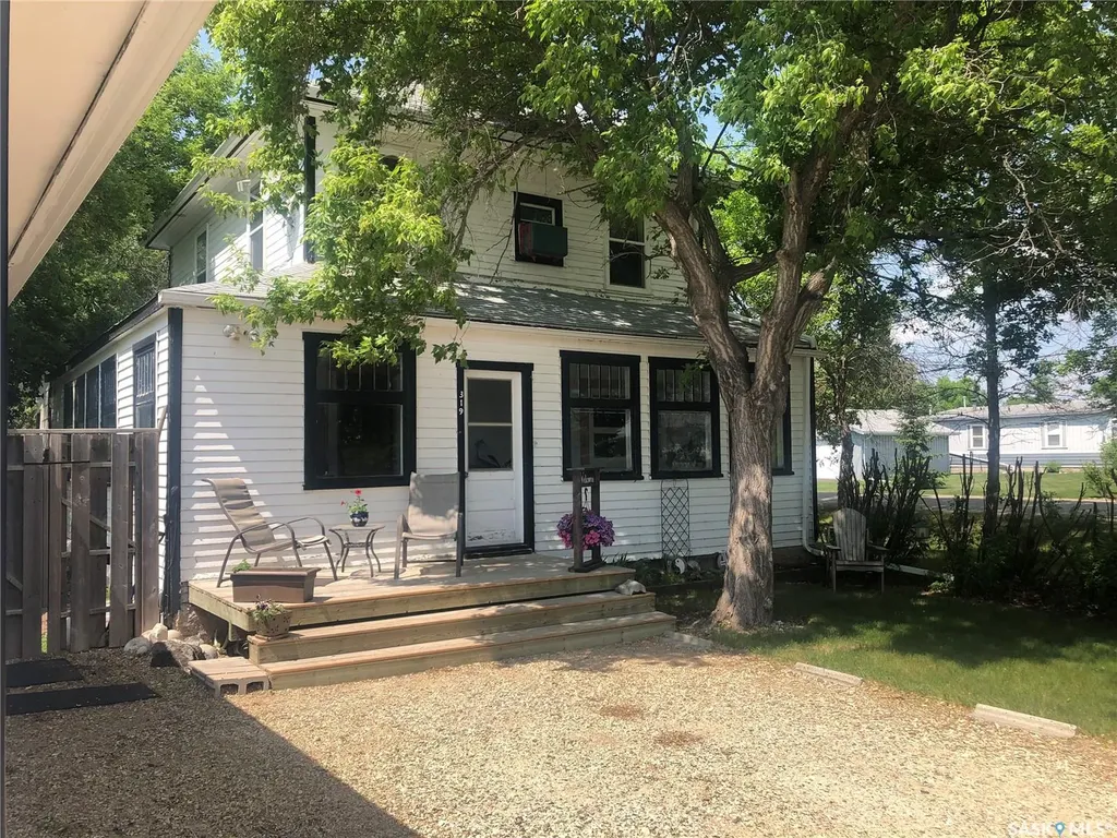 319 Carlyle Street Arcola SK S0C 0G0