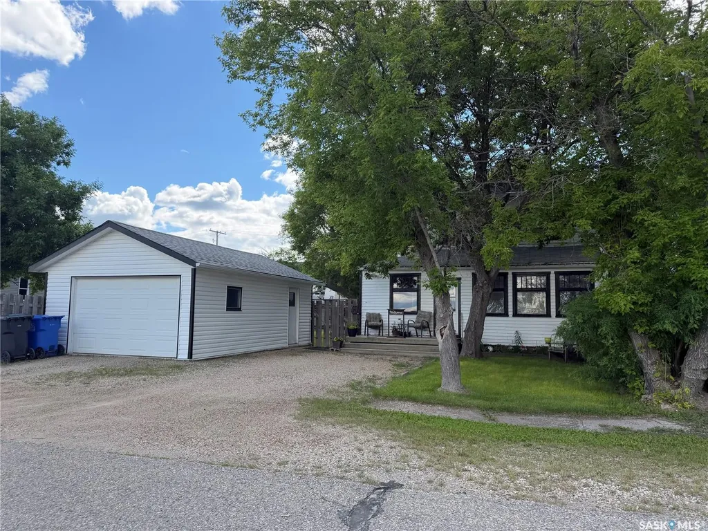 319 Carlyle Street Arcola SK S0C 0G0