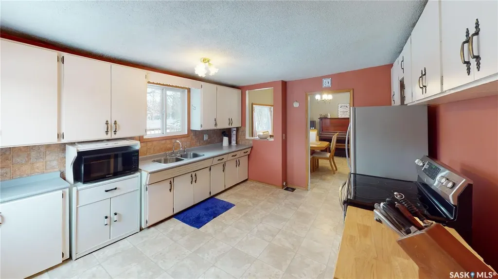 319 Carlyle Street Arcola SK S0C 0G0