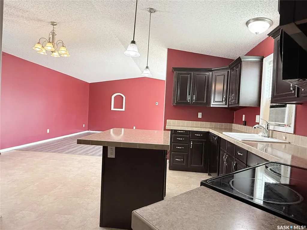 555 Dielschneider Road Melville SK S0A 2P0