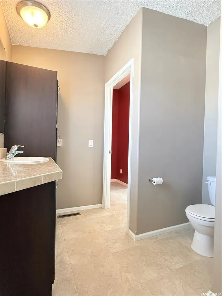 555 Dielschneider Road Melville SK S0A 2P0
