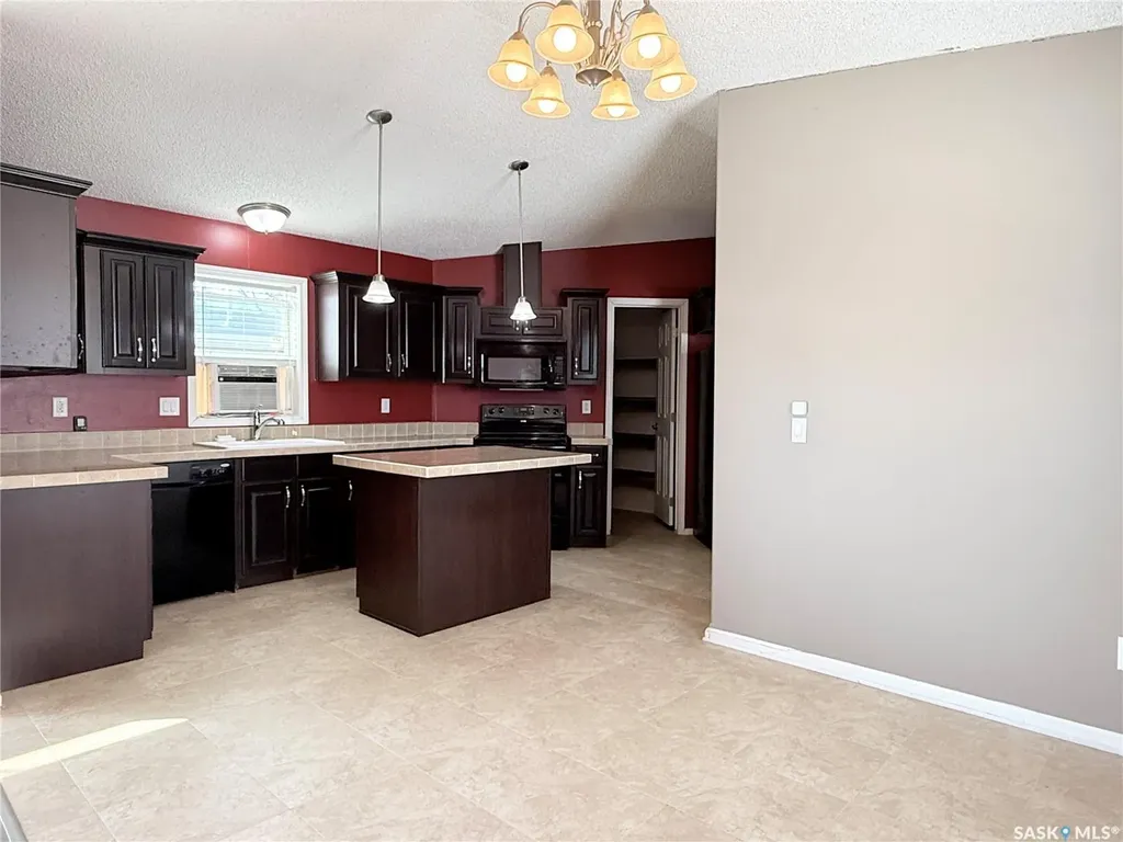555 Dielschneider Road Melville SK S0A 2P0