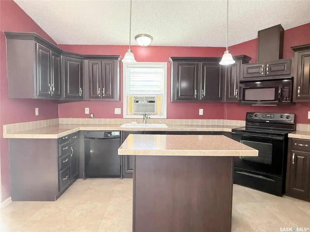 555 Dielschneider Road Melville SK S0A 2P0