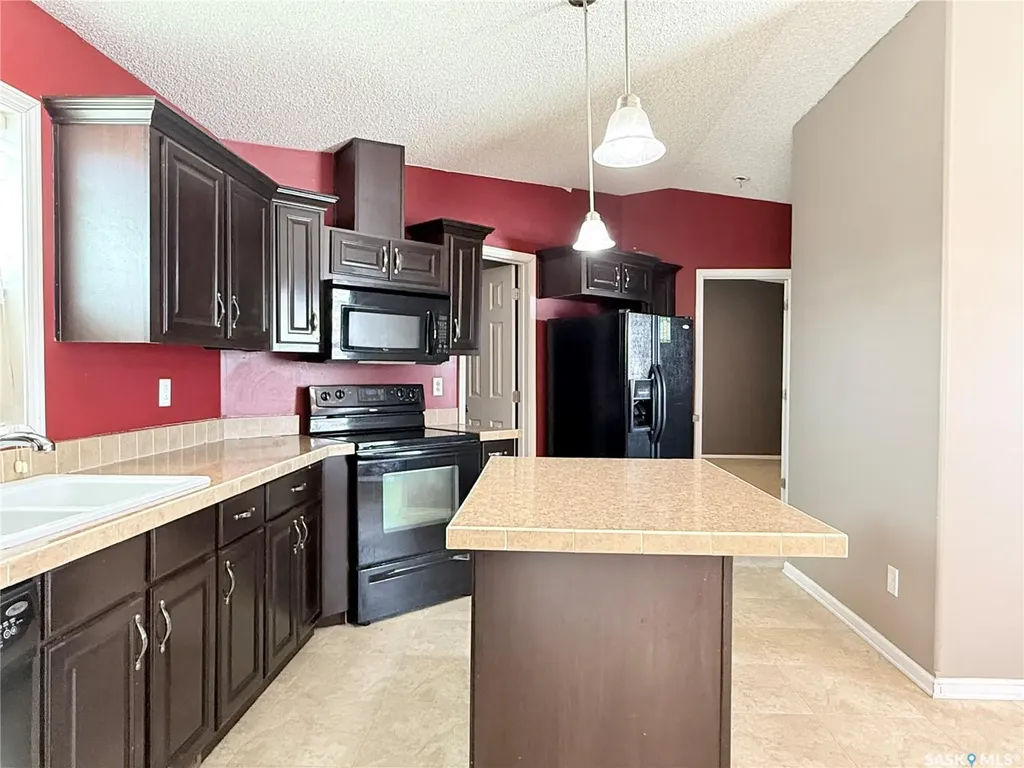 555 Dielschneider Road Melville SK S0A 2P0