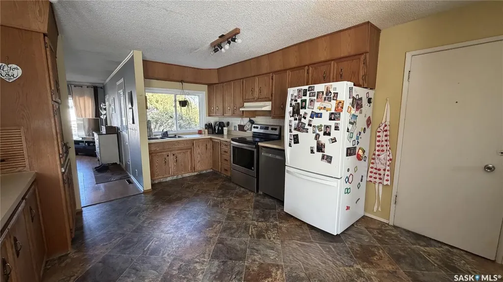 918 Albert Street Estevan SK S4A 1S3