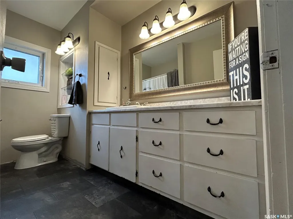 918 Albert Street Estevan SK S4A 1S3