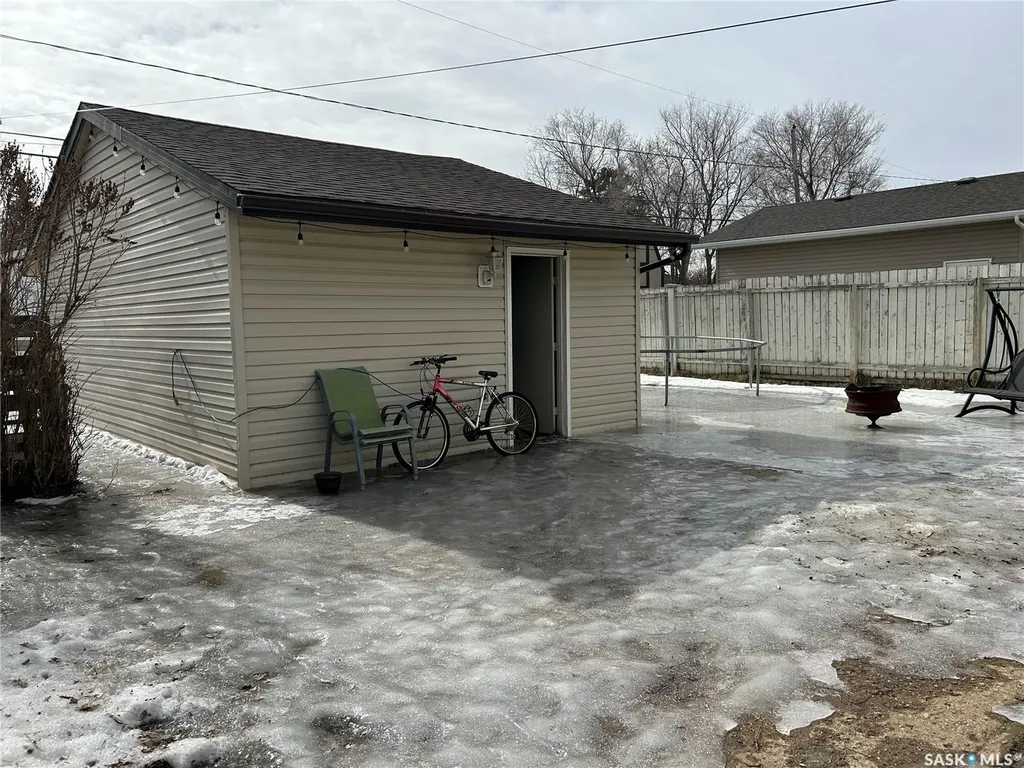 918 Albert Street Estevan SK S4A 1S3