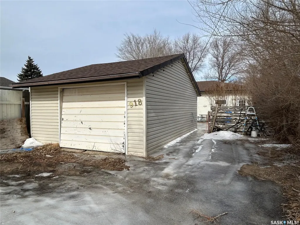 918 Albert Street Estevan SK S4A 1S3