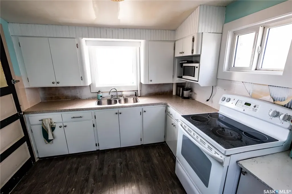 1021 Caribou Street W Moose Jaw SK S6H 2L6