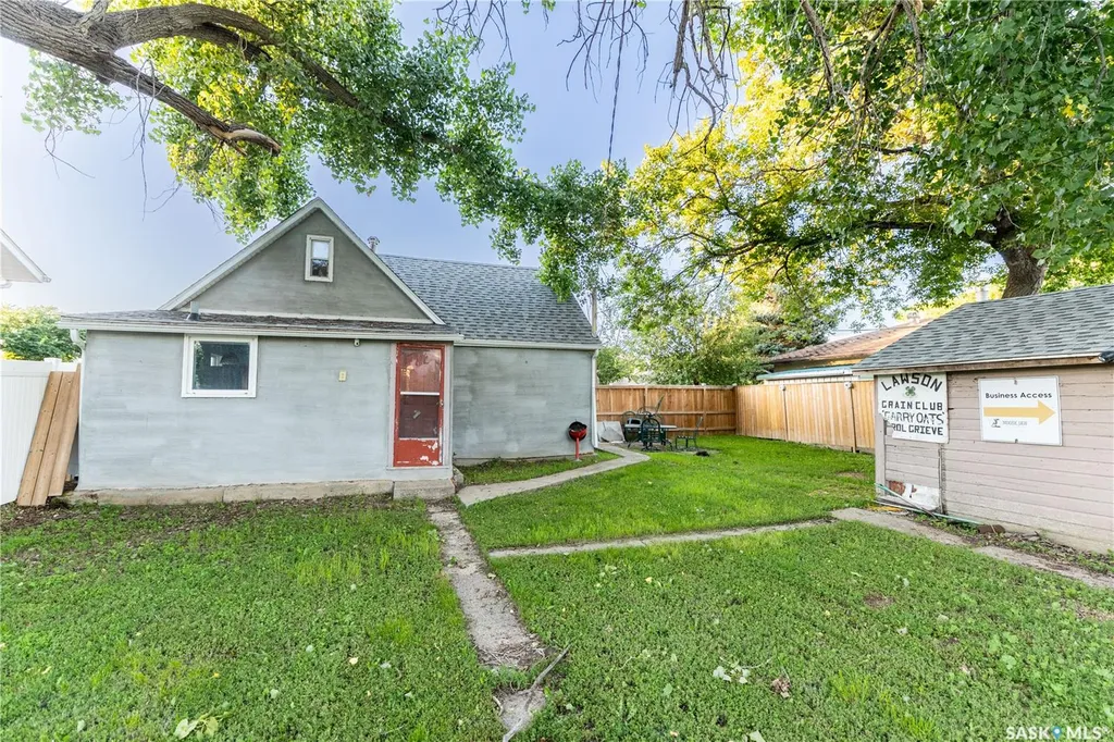 1021 Caribou Street W Moose Jaw SK S6H 2L6