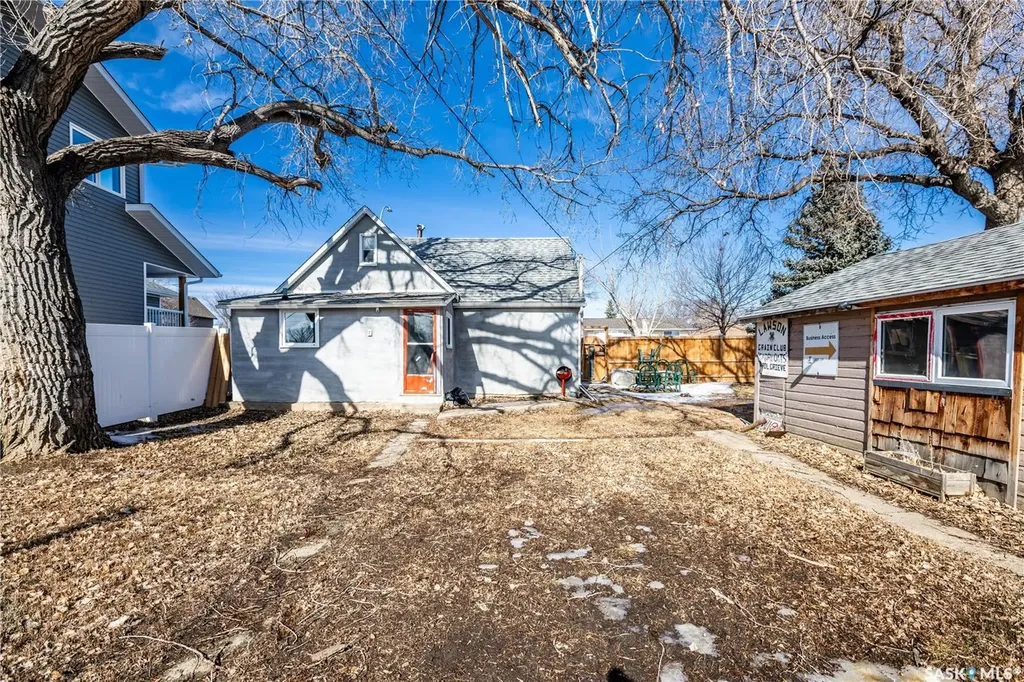 1021 Caribou Street W Moose Jaw SK S6H 2L6