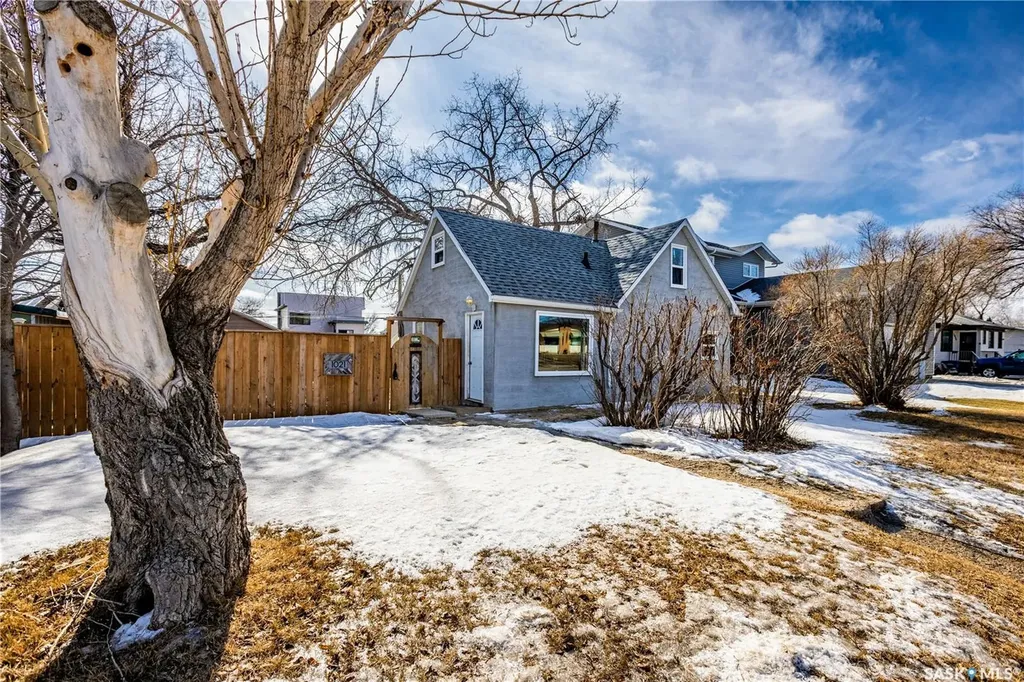 1021 Caribou Street W Moose Jaw SK S6H 2L6