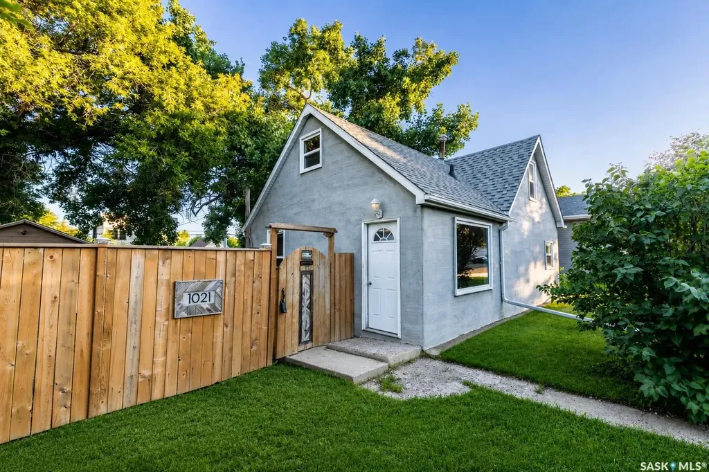 1021 Caribou Street W Moose Jaw SK S6H 2L6