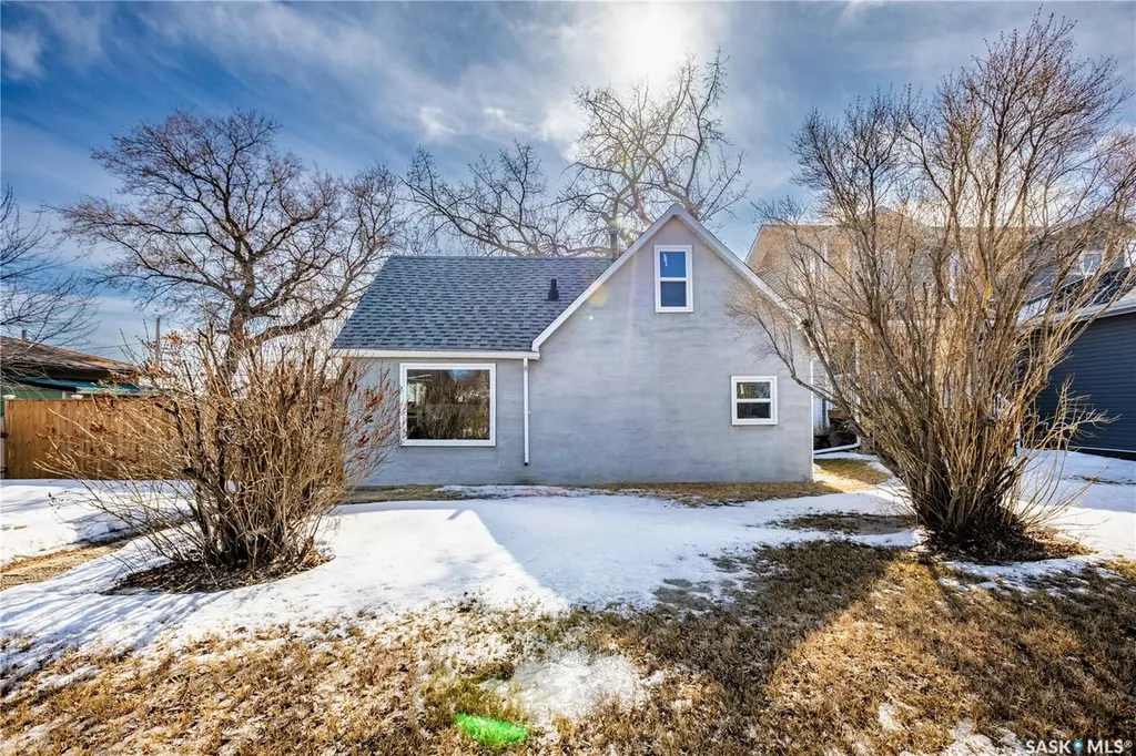 1021 Caribou Street W Moose Jaw SK S6H 2L6