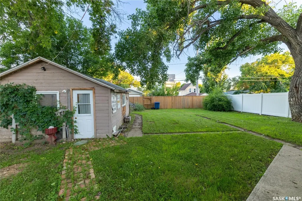 1021 Caribou Street W Moose Jaw SK S6H 2L6