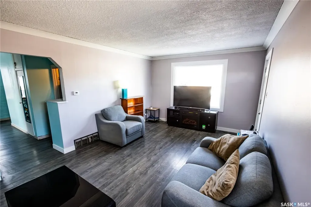 1021 Caribou Street W Moose Jaw SK S6H 2L6