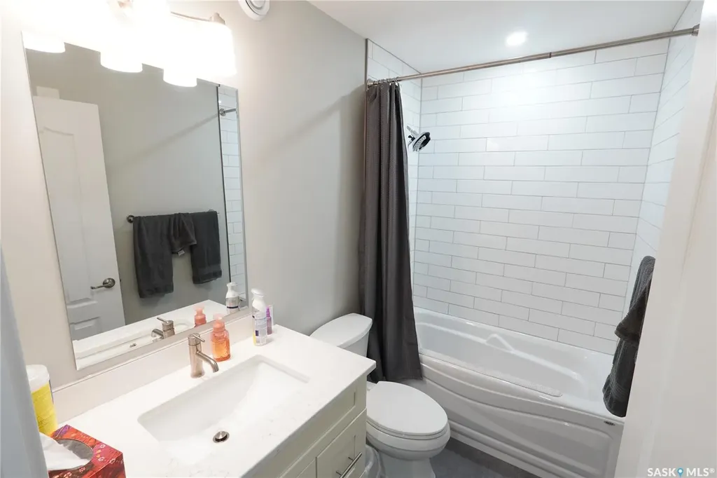 44 Crescent Drive Avonlea SK S0H 0C0