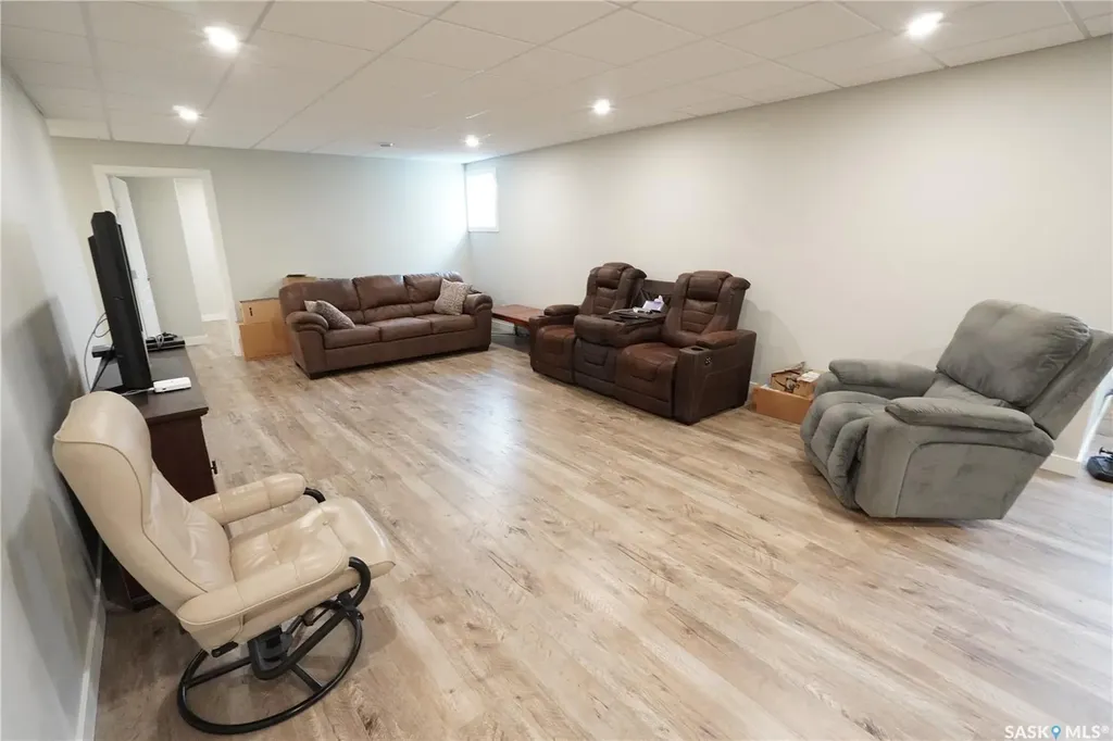 44 Crescent Drive Avonlea SK S0H 0C0