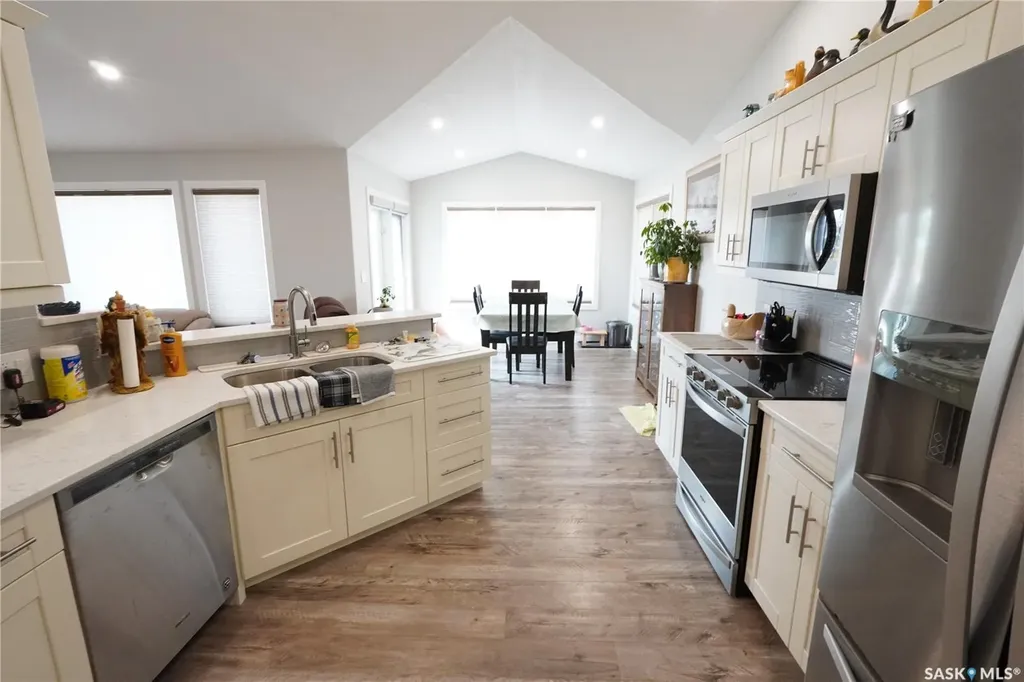 44 Crescent Drive Avonlea SK S0H 0C0