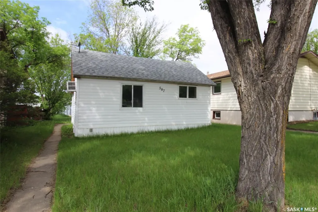587 3rd Street W Shaunavon SK S0N 2M0