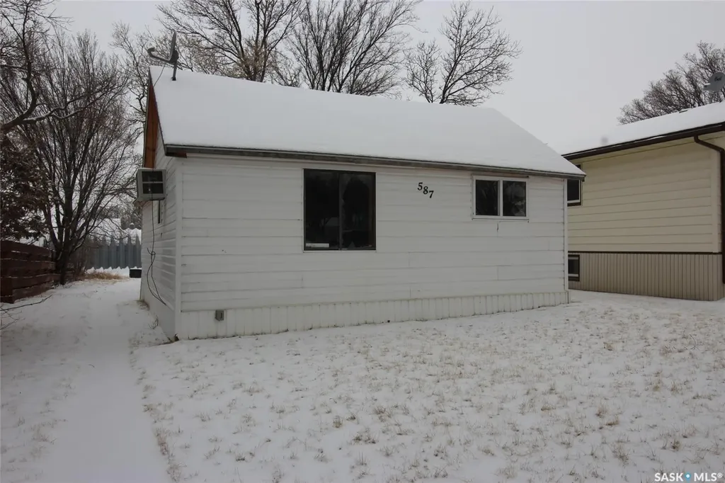 587 3rd Street W Shaunavon SK S0N 2M0