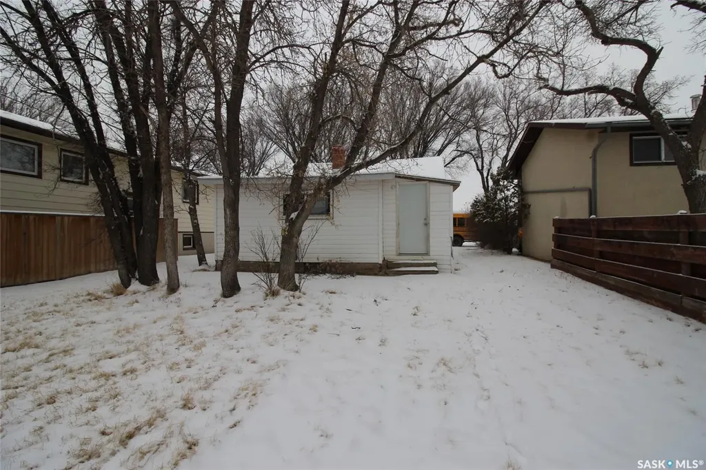 587 3rd Street W Shaunavon SK S0N 2M0