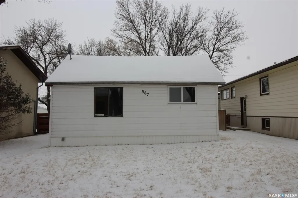 587 3rd Street W Shaunavon SK S0N 2M0