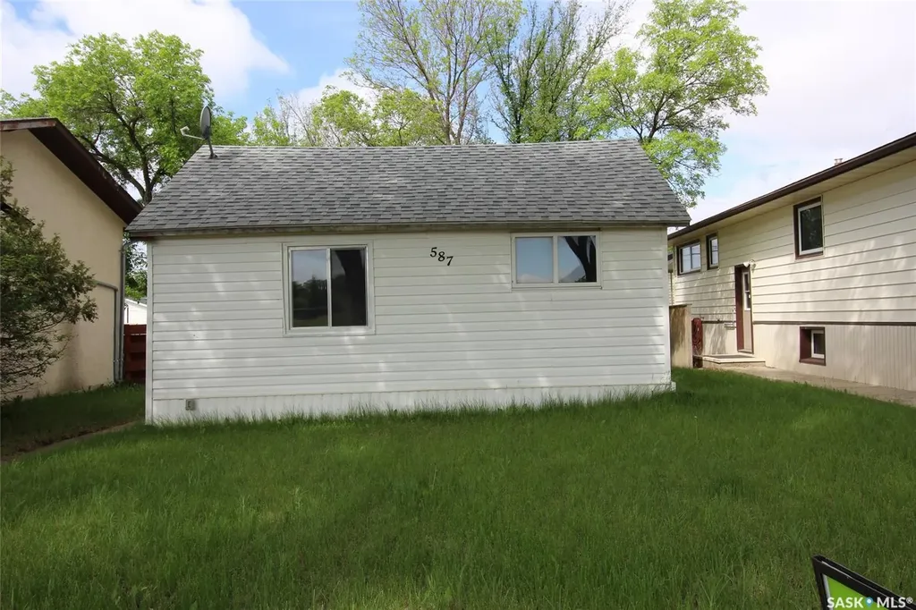587 3rd Street W Shaunavon SK S0N 2M0