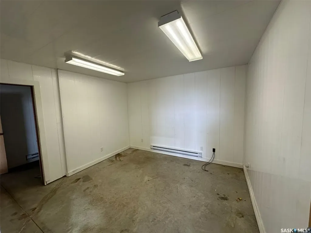 820 N Service Road W Moose Jaw SK S6H 4N8