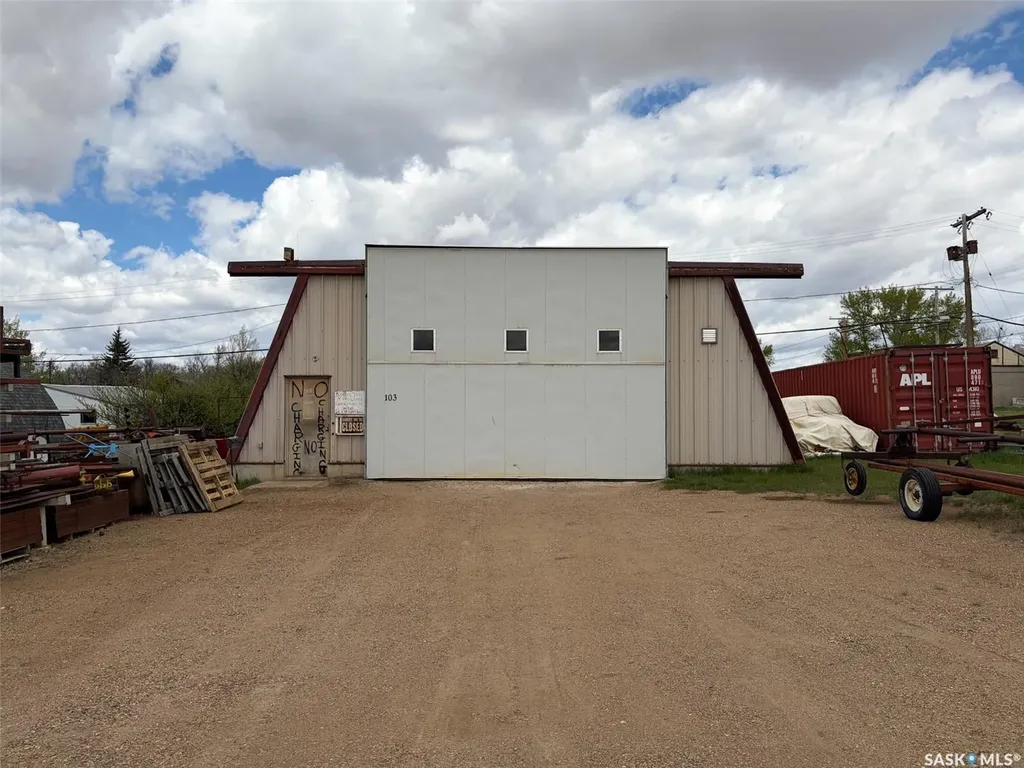 103 - 105 1st Avenue W Climax SK S0N 0N0