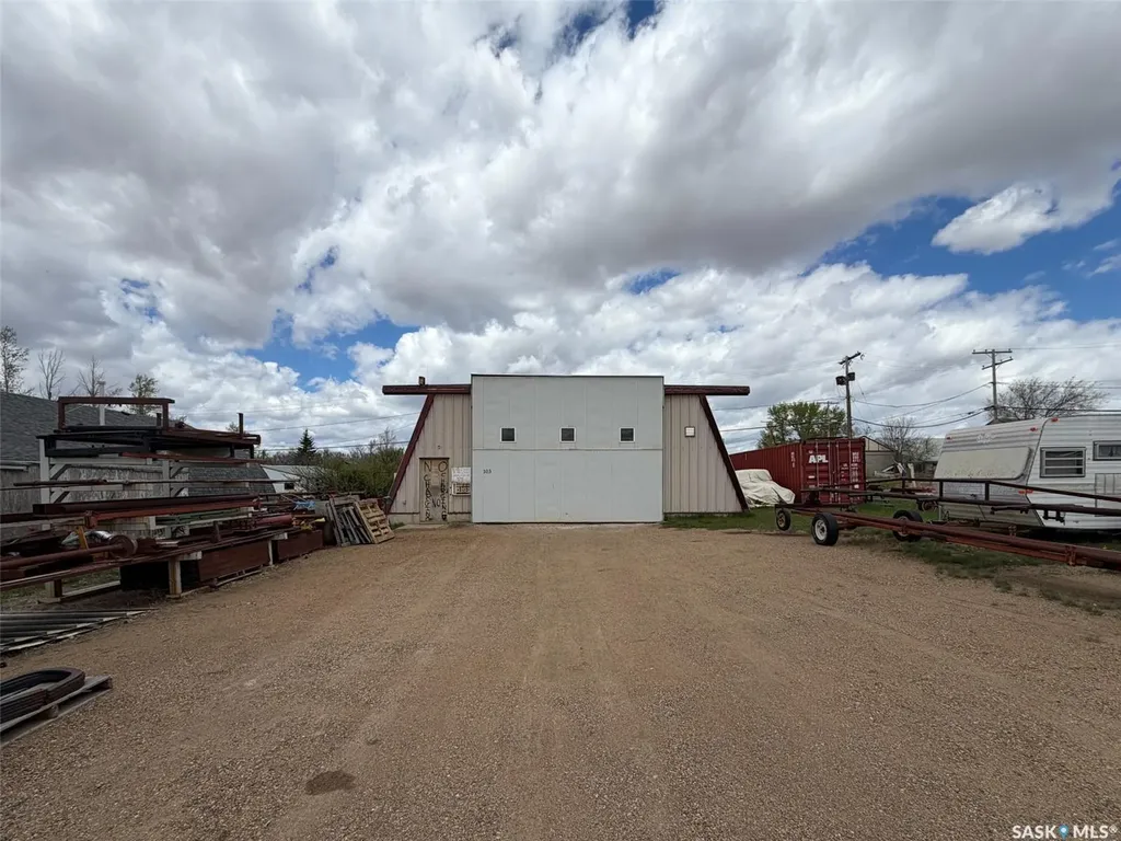 103 - 105 1st Avenue W Climax SK S0N 0N0