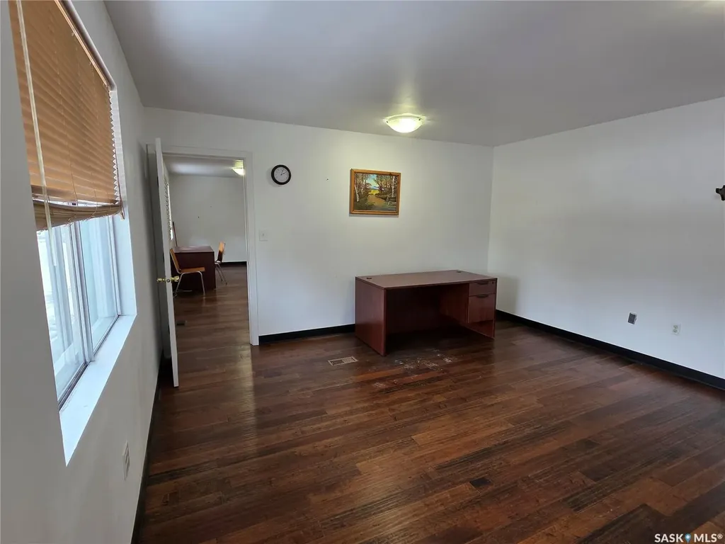 1932 St George Avenue Saskatoon SK S7M 0K5