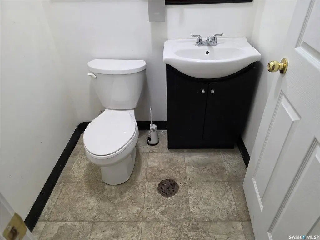 1932 St George Avenue Saskatoon SK S7M 0K5