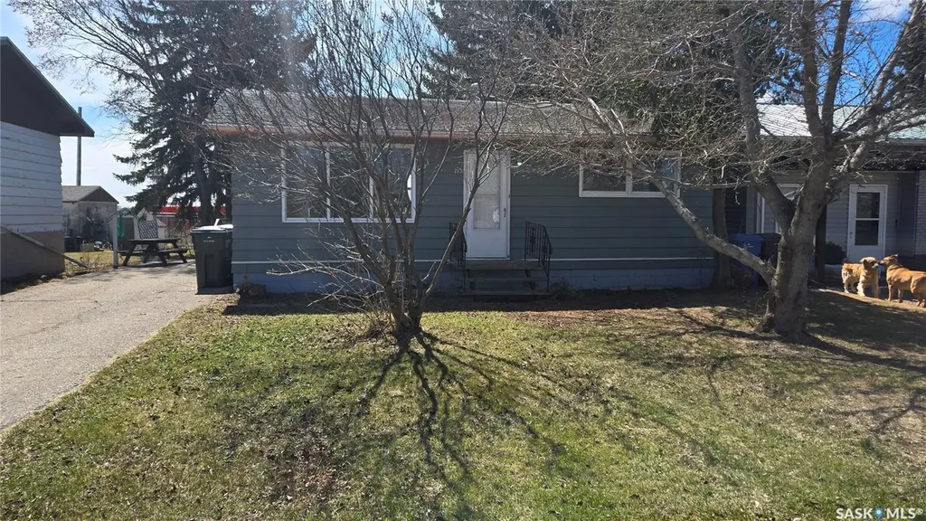 713 Prospect Avenue Oxbow SK S0C 2B0