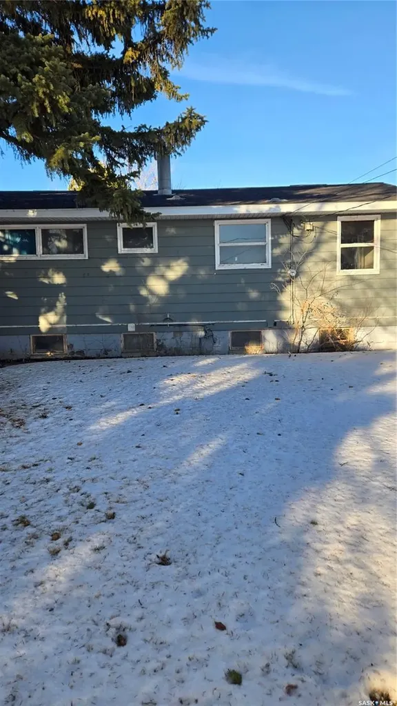 713 Prospect Avenue Oxbow SK S0C 2B0