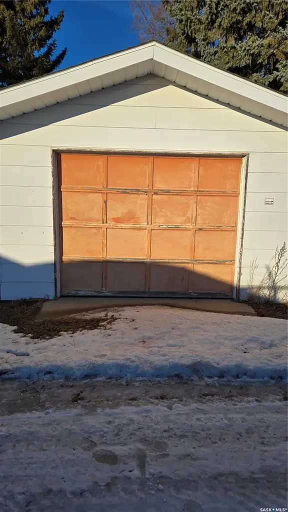 713 Prospect Avenue Oxbow SK S0C 2B0