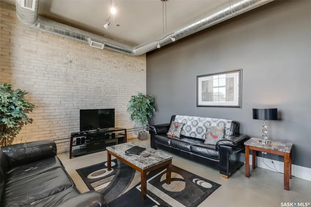 73 24th Street E Saskatoon SK S7K 1N9