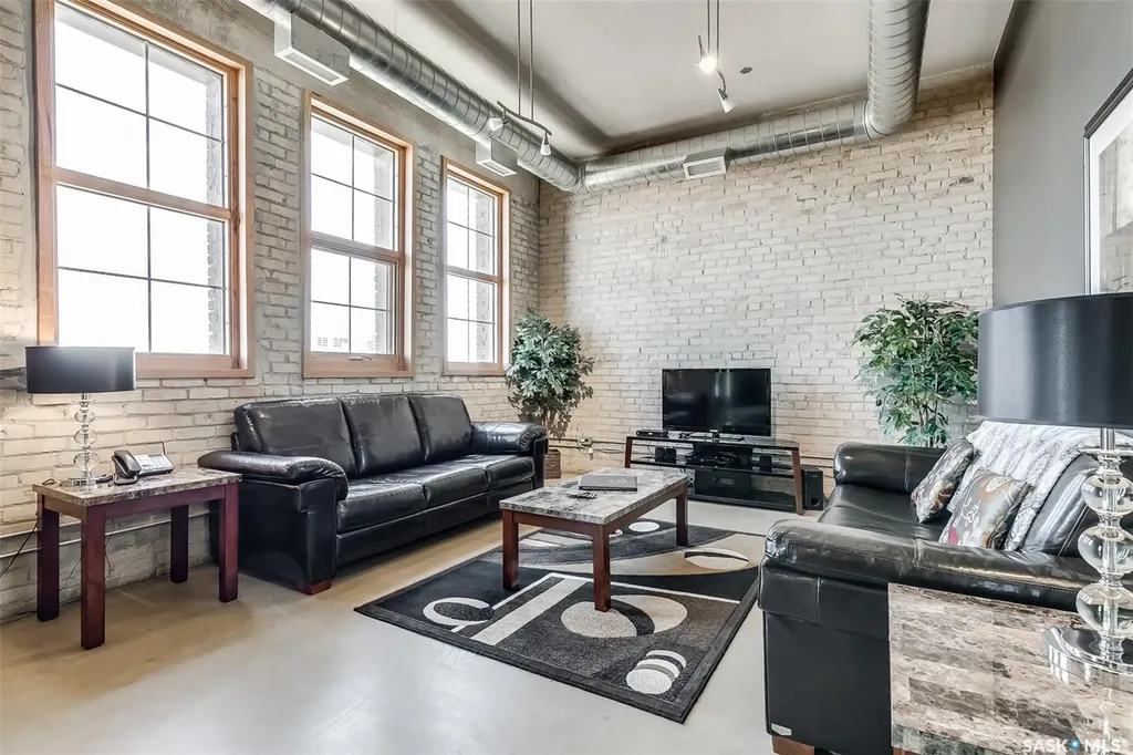 73 24th Street E Saskatoon SK S7K 1N9