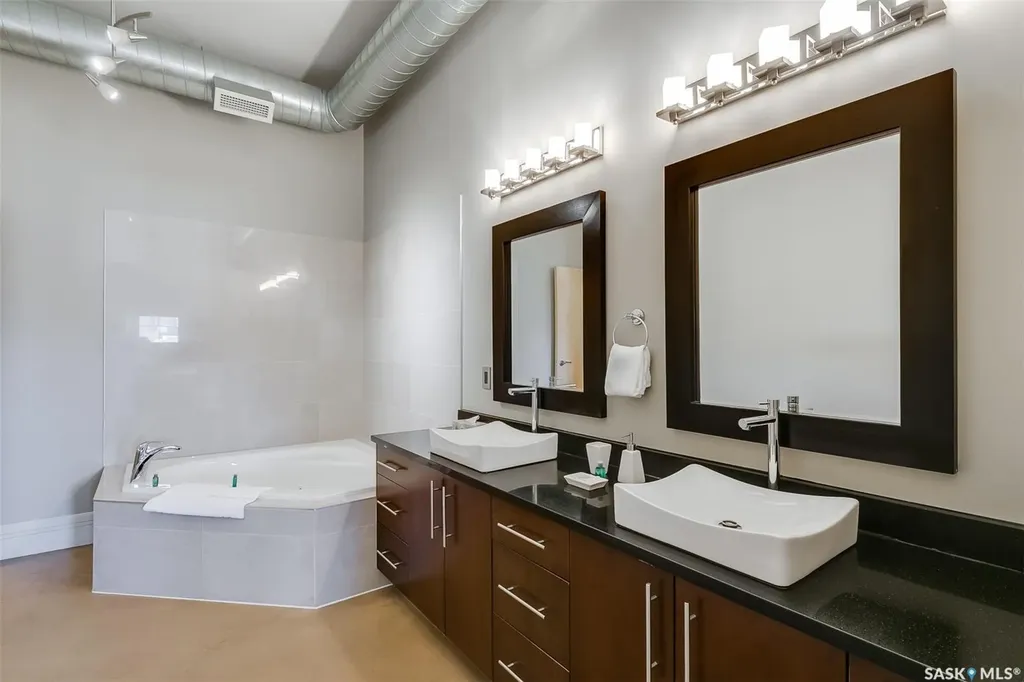 73 24th Street E Saskatoon SK S7K 1N9