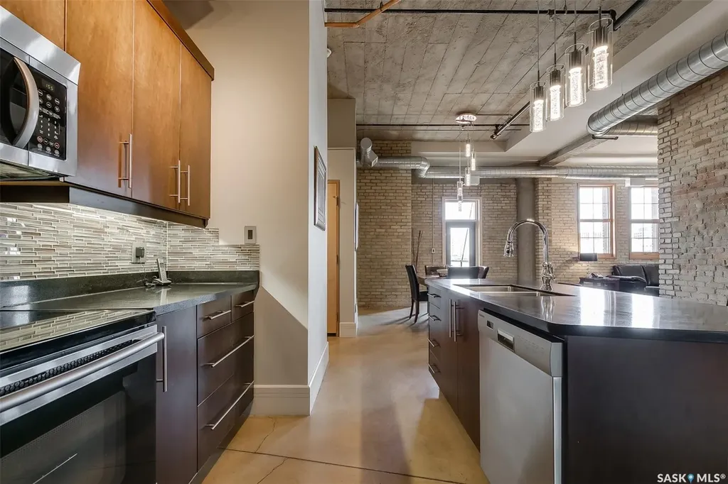 73 24th Street E Saskatoon SK S7K 1N9