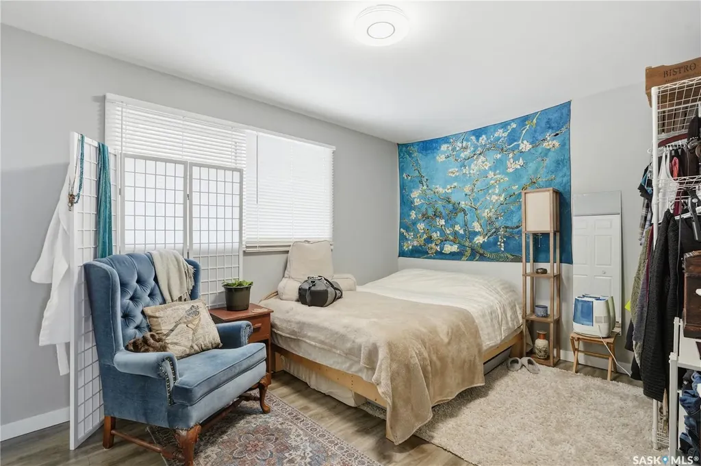 917 7th Avenue N Saskatoon SK S7K 2V7