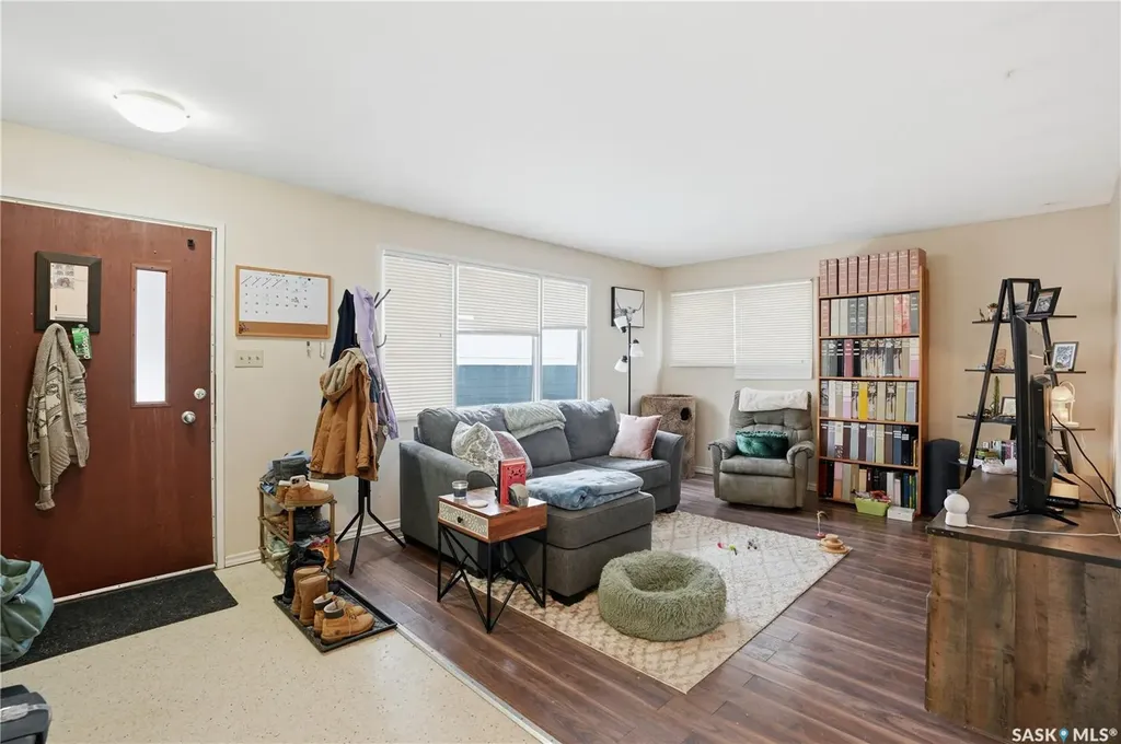 917 7th Avenue N Saskatoon SK S7K 2V7