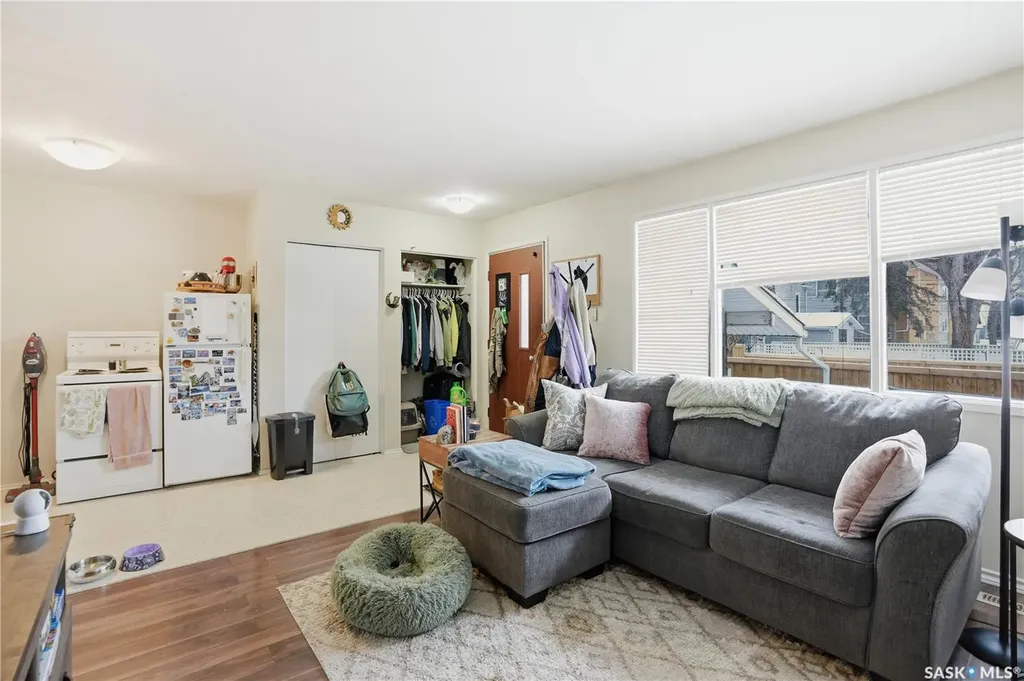 917 7th Avenue N Saskatoon SK S7K 2V7