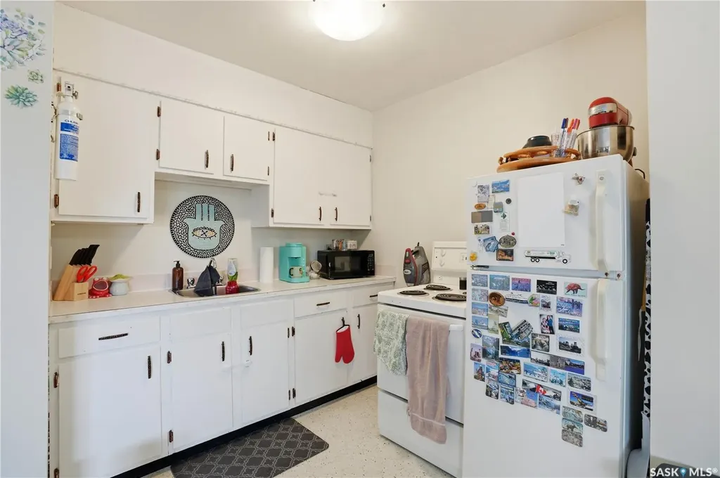 917 7th Avenue N Saskatoon SK S7K 2V7