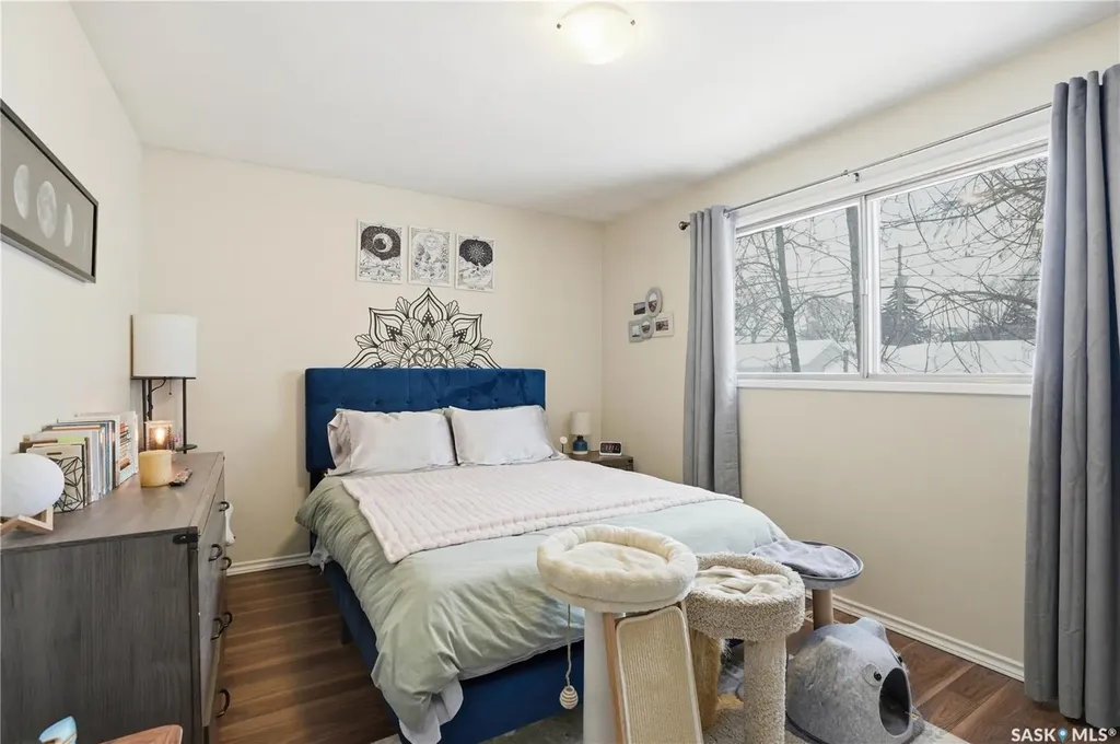 917 7th Avenue N Saskatoon SK S7K 2V7