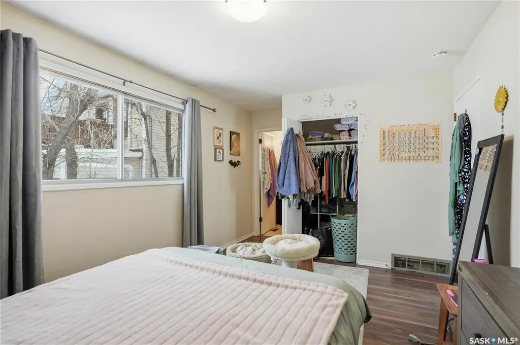 917 7th Avenue N Saskatoon SK S7K 2V7